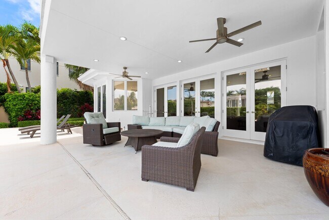 Building Photo - 396 E Coconut Palm Rd