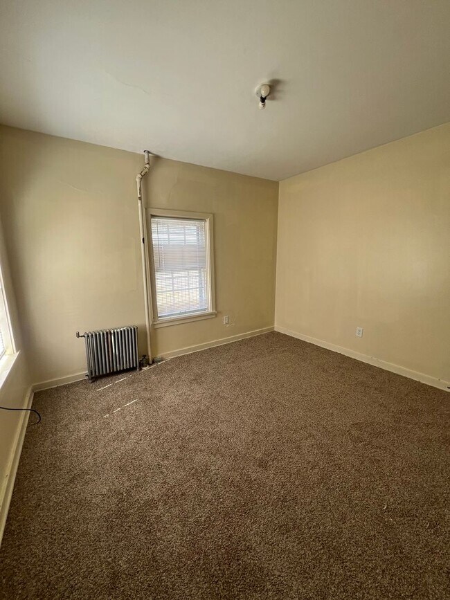 Building Photo - 128 S West St