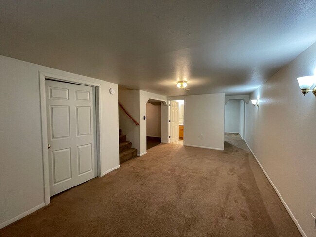 Building Photo - Great Updated Rancher