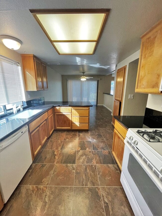 Building Photo - Nicely updated and well maintained home in the Meadowhawk subdivision!