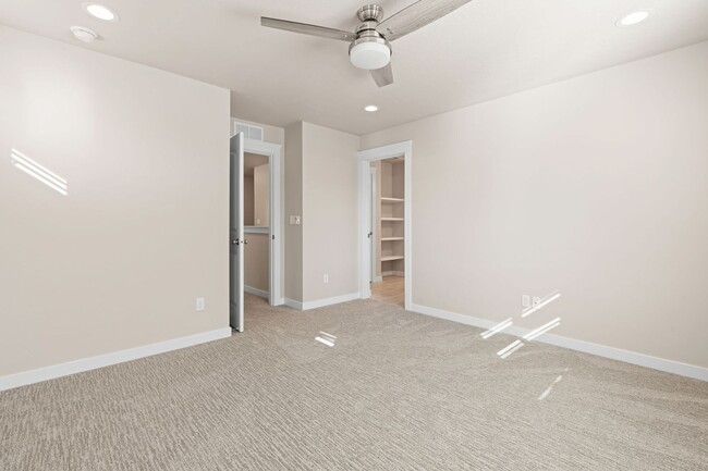 Building Photo - GORGEOUS 3bd/2.5ba Payette Duplex w/Modern construction, pristine condition, and ready for you!