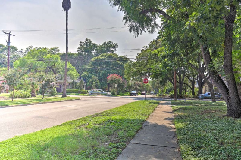 Building Photo - 209 E Rosewood Ave