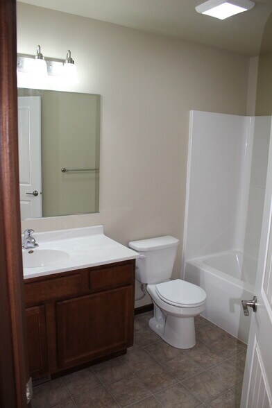 Building Photo - 3730 Ravenwood Cir