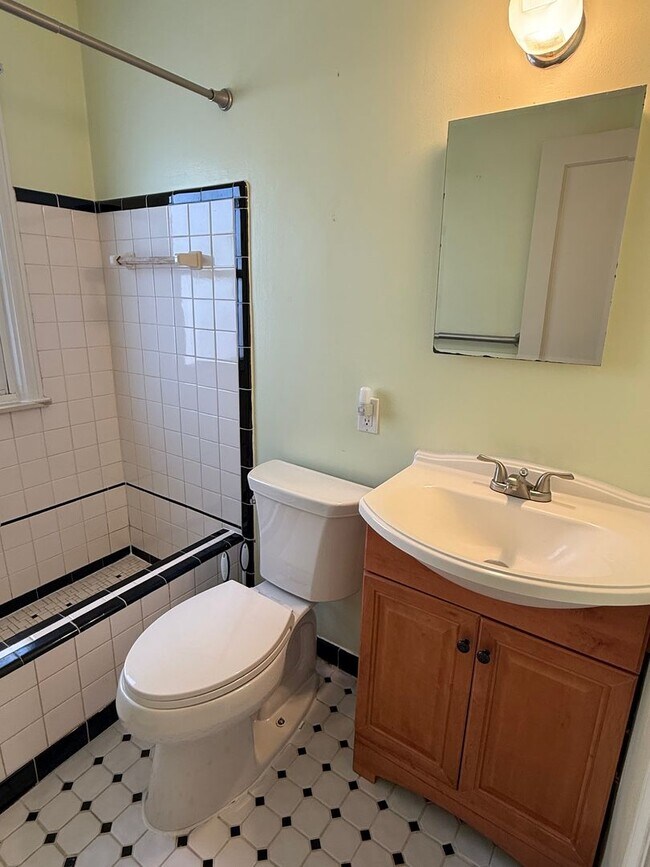 Building Photo - Move-In Ready 3 Bedroom, 2 Bathroom Home in Dearborn