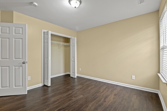 Building Photo - 363 Sanctuary Park Dr