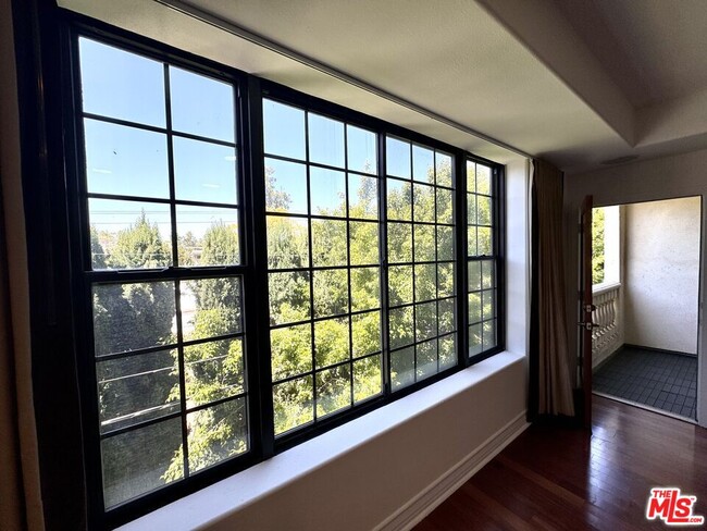 Building Photo - 107 N Swall Dr