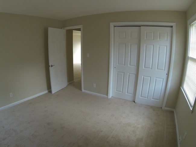 Building Photo - 440 Mathews Rd