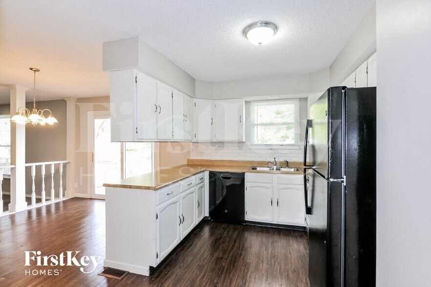 Building Photo - 37 Westbrook Dr