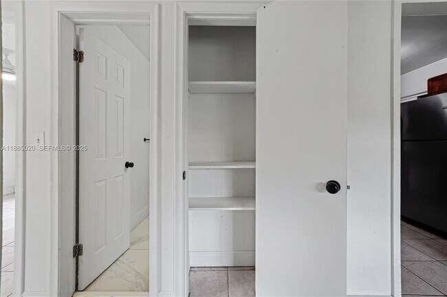 Building Photo - 849 SW 9th Ct