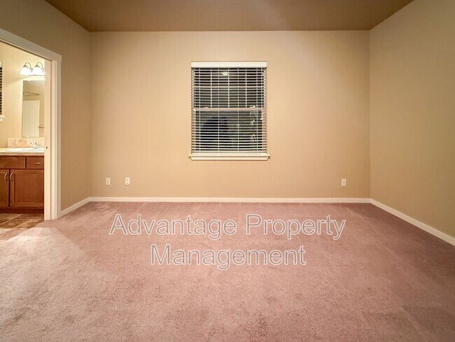 Building Photo - 519 Catron St N