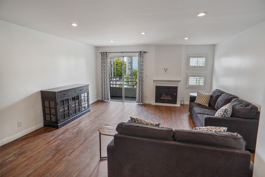 Building Photo - 11230 Peach Grove St