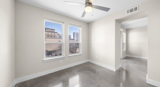 Building Photo - 1825 N San Jacinto St