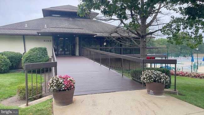 Building Photo - 18302 Streamside Dr