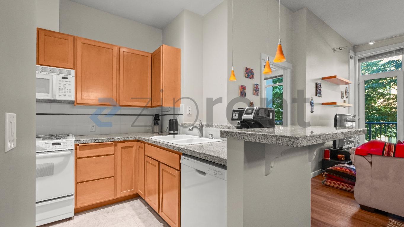 Building Photo - Unit 114