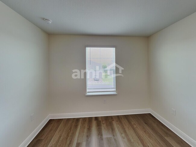 Building Photo - 1388 Sky Lks Dr