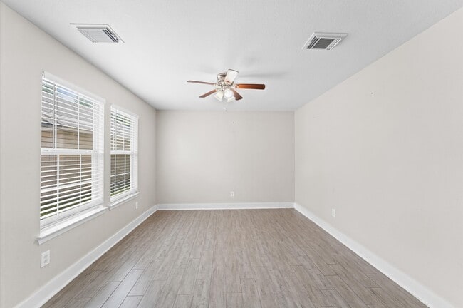 Building Photo - 7419 Ravenswood
