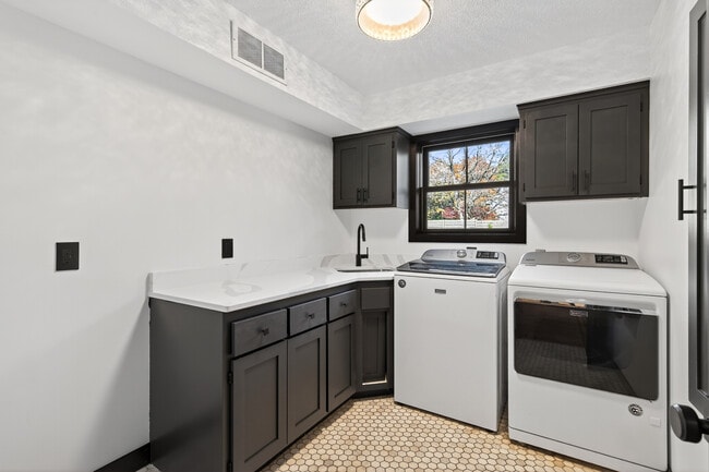 Building Photo - 15801 Andrie St NW