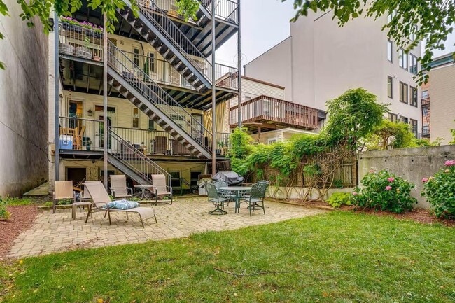 Building Photo - 608 Madison St