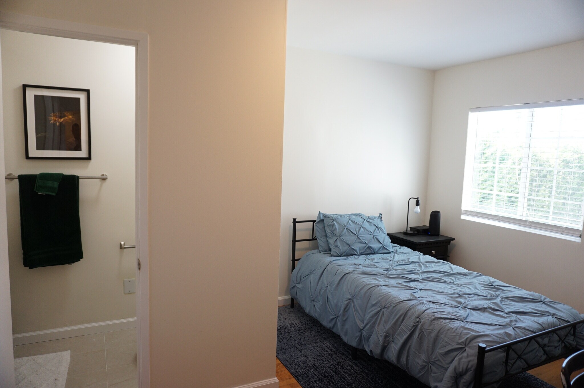 Building Photo - 8533 Woodley Ave