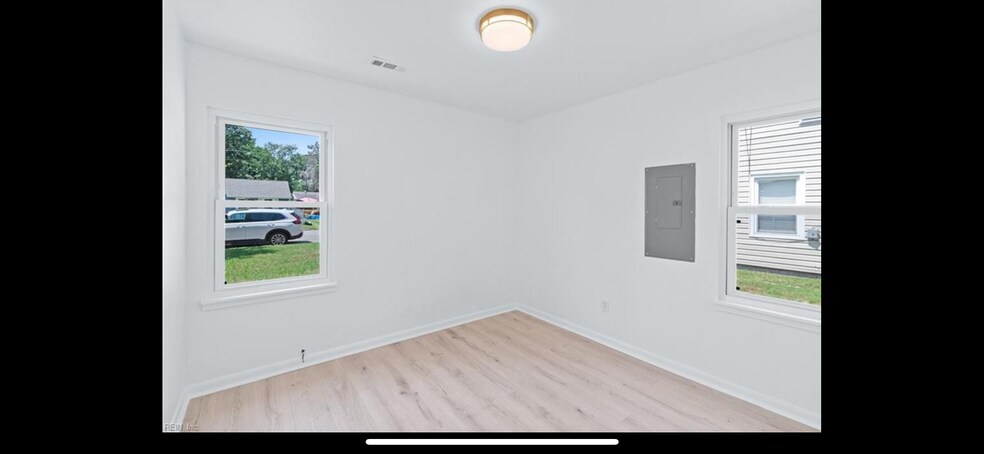 Building Photo - 118 Peachtree Ln