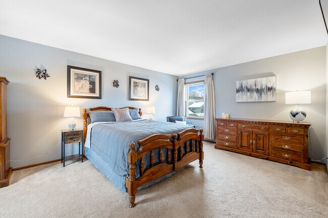 Building Photo - 348 Willow Grove Dr