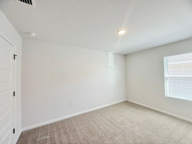 Building Photo - 5719 Guinevere Ln