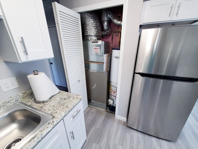 Building Photo - 4 Bed - 1 Bath Cape Cod for Rent