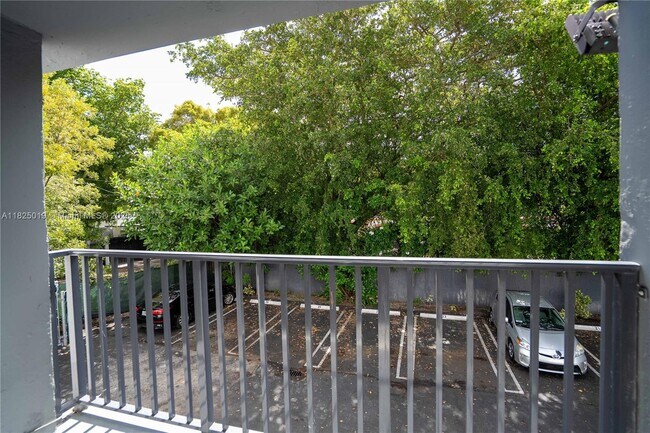 Building Photo - 465 NE 59th St
