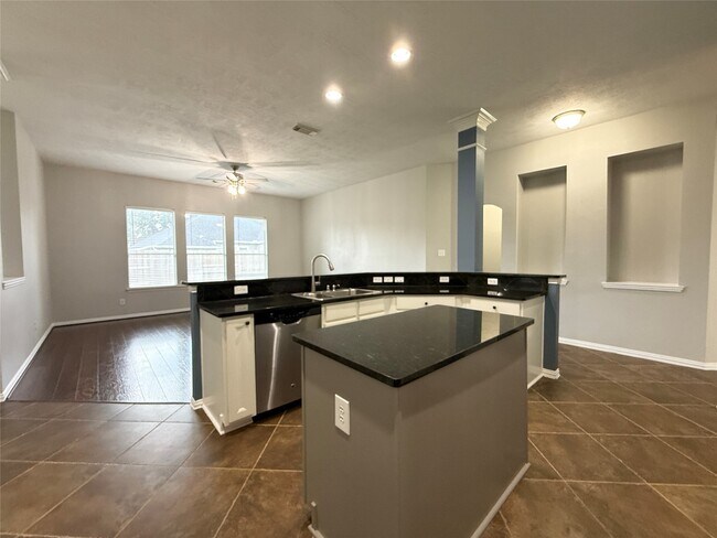 Building Photo - 26823 Lakeridge Park Ln