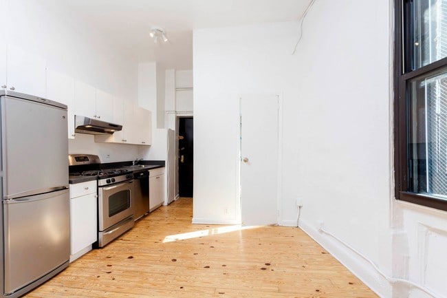 Building Photo - 300 W Broadway