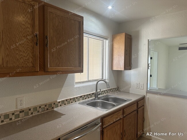 Building Photo - 2037 N 21st Pl
