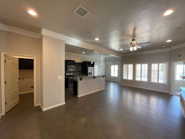 Building Photo - BEAUTIFUL EASTSIDE HOME