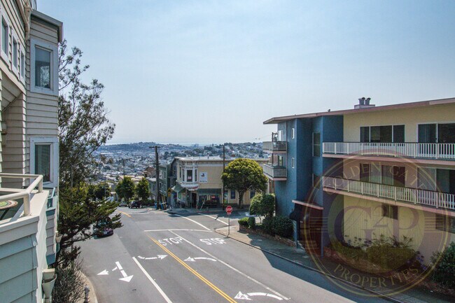 Building Photo - Corona Heights - 3 BR, 2.5 BA Condo 1,586 Sq. Ft. - 3D Virtual Tour, Parking, Patio