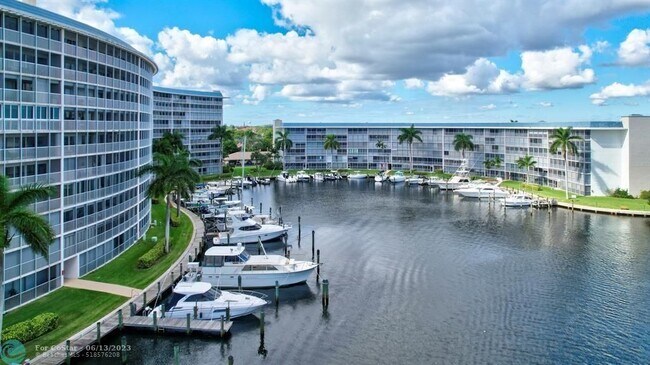 Building Photo - 1523 E Hillsboro Blvd