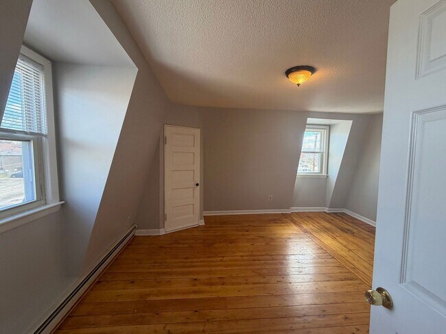 Building Photo - 682 Beech St