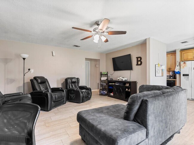 Building Photo - 2208 Gontier Dr