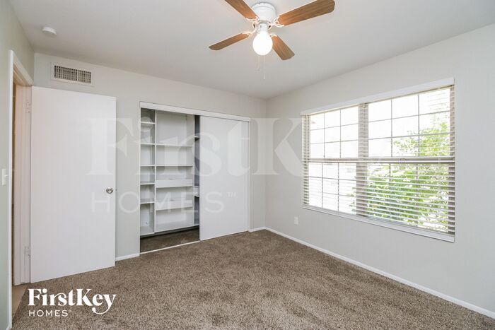 Building Photo - 657 W Barrow Dr