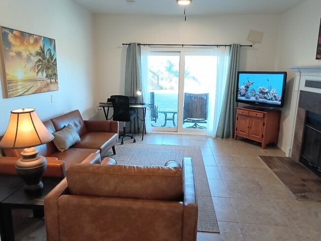 Building Photo - 1620 1/4 York Dr