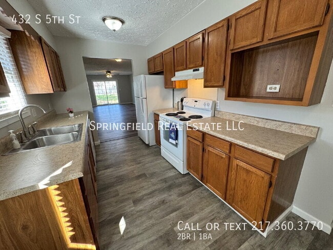 Building Photo - 432 S 5th St