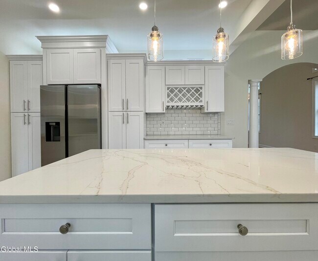 Building Photo - 11 Poplar Dr