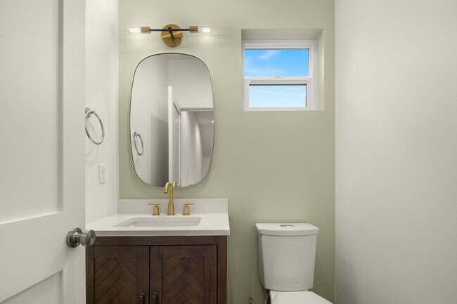 Building Photo - Gorgeous Urban Madrona 3-bedroom home