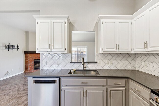 Building Photo - 824 Hunter Pl