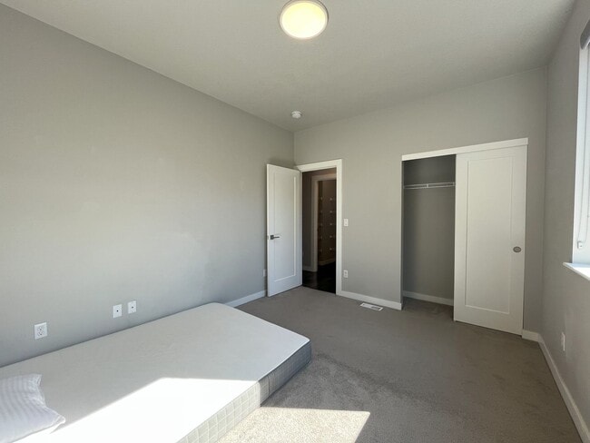 Building Photo - Three-Level Modern Living with Open Floor ...