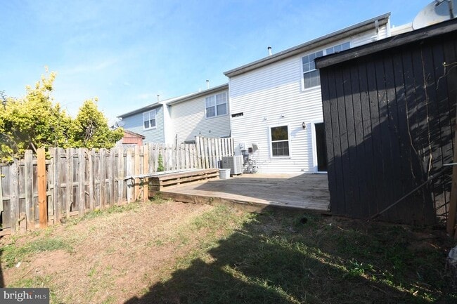 Building Photo - 8635 Union Pl