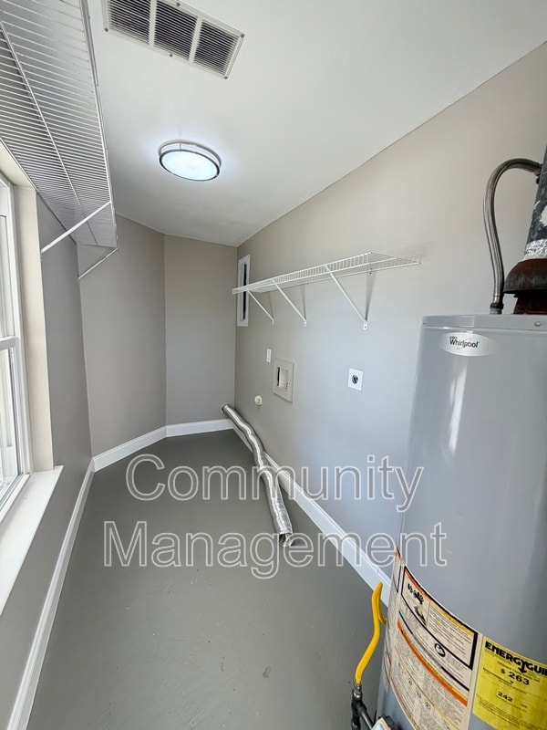 Building Photo - 122 Joan St