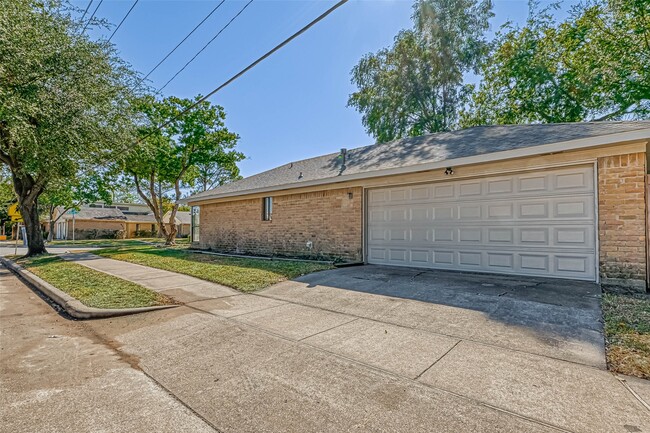 Building Photo - 4302 Wildacres Dr