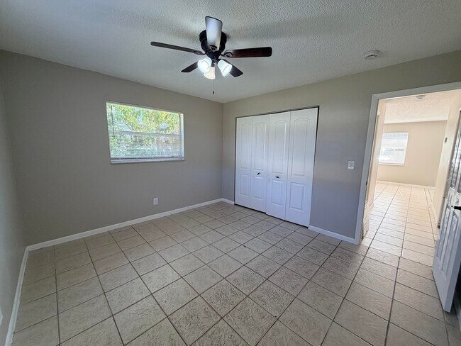 Building Photo - 3594 Almar Rd