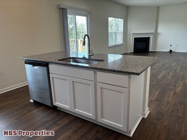 Building Photo - 935 Utopia Ln