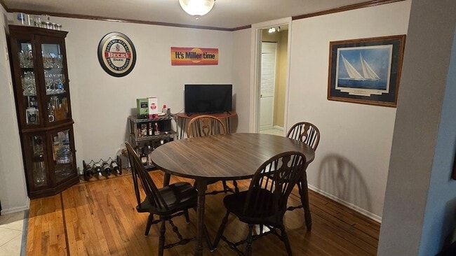 Building Photo - 4215 N Sheridan Rd