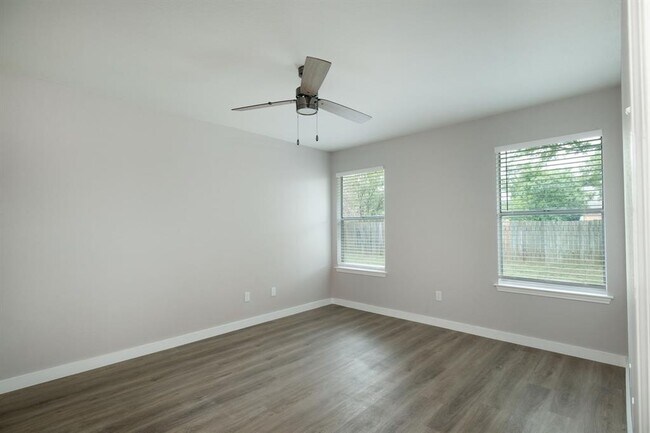 Building Photo - 1301 Black Cherry Dr